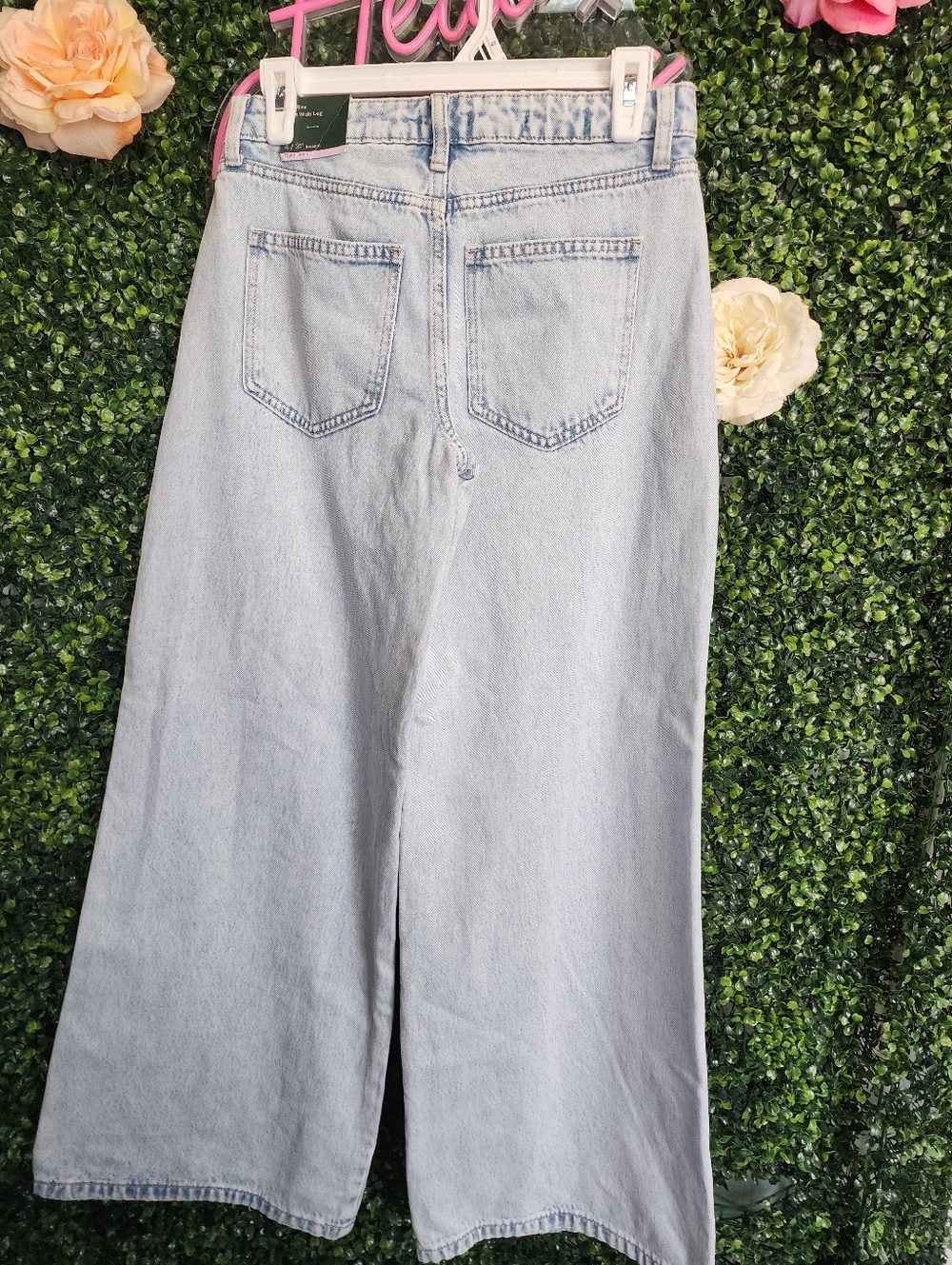 Women's Mid-Rise Ultra Wide Leg Baggy Jeans - Wild Fable' Light Wash 4 - Picture 4 of 5